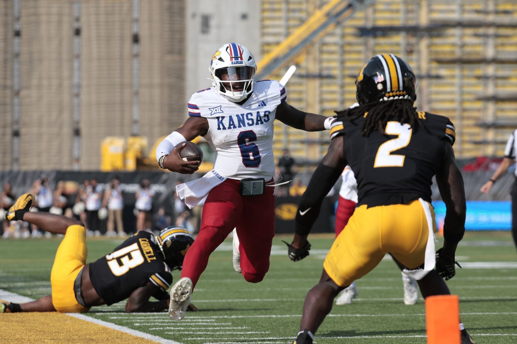 Missouri wins Border War! Beats Kansas 42-31